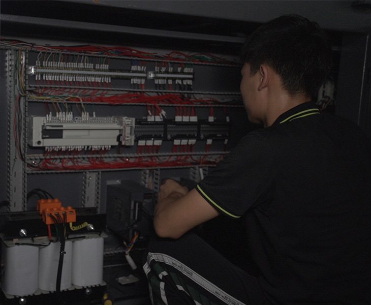 Beyond Transactions: Transformative Automatic Extrusion Blow Molding Machines