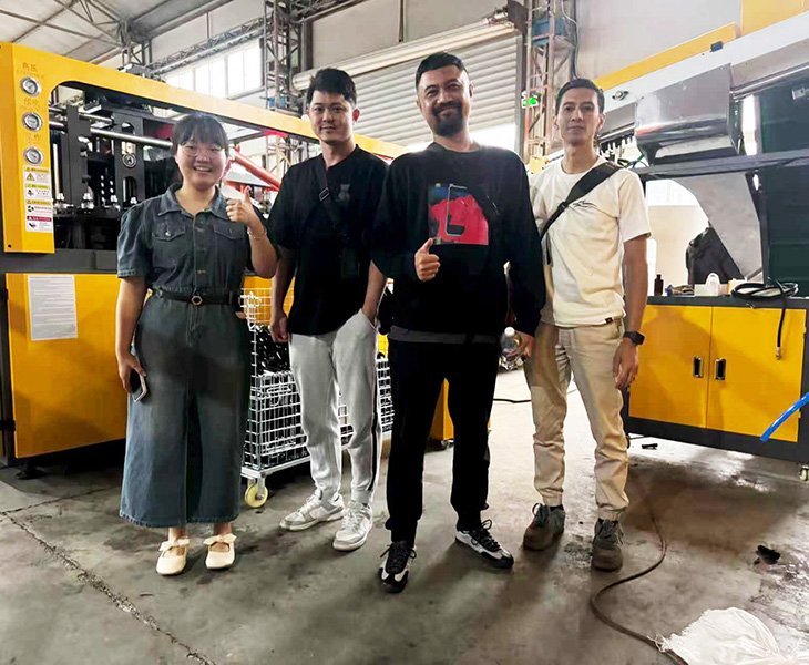 Free Mold Trial + Dual-Station Design Makes the Milk Blow Molding Machine More Efficient and Worry-Free