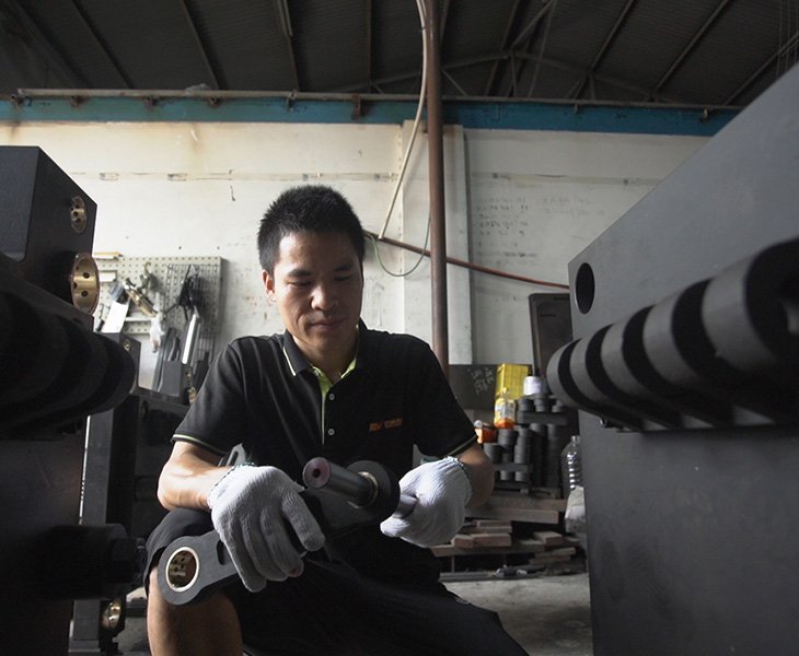 Full-Service Support for Automotive Parts Blow Molding Machines