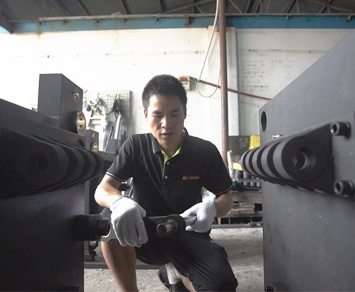 How is Sinco All-Electric blow molding machine Packaging and how to Delivery?