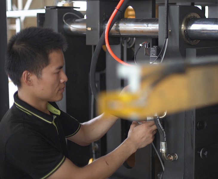 Technology & Process Overview of Sinco Co Extrusion Blow Molding Machine